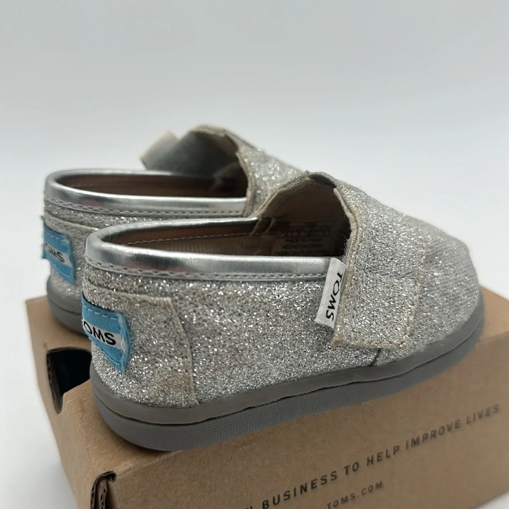 Toms Tiny Classic Silver Glimmer Girls Toddler Flats Toddler Size 4 With Box EUC